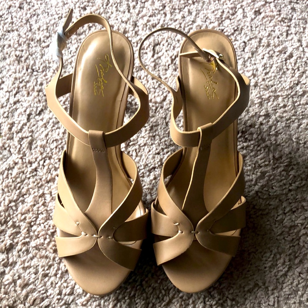 COPY - NWOT Thalia Sodi T strap sandals 👡